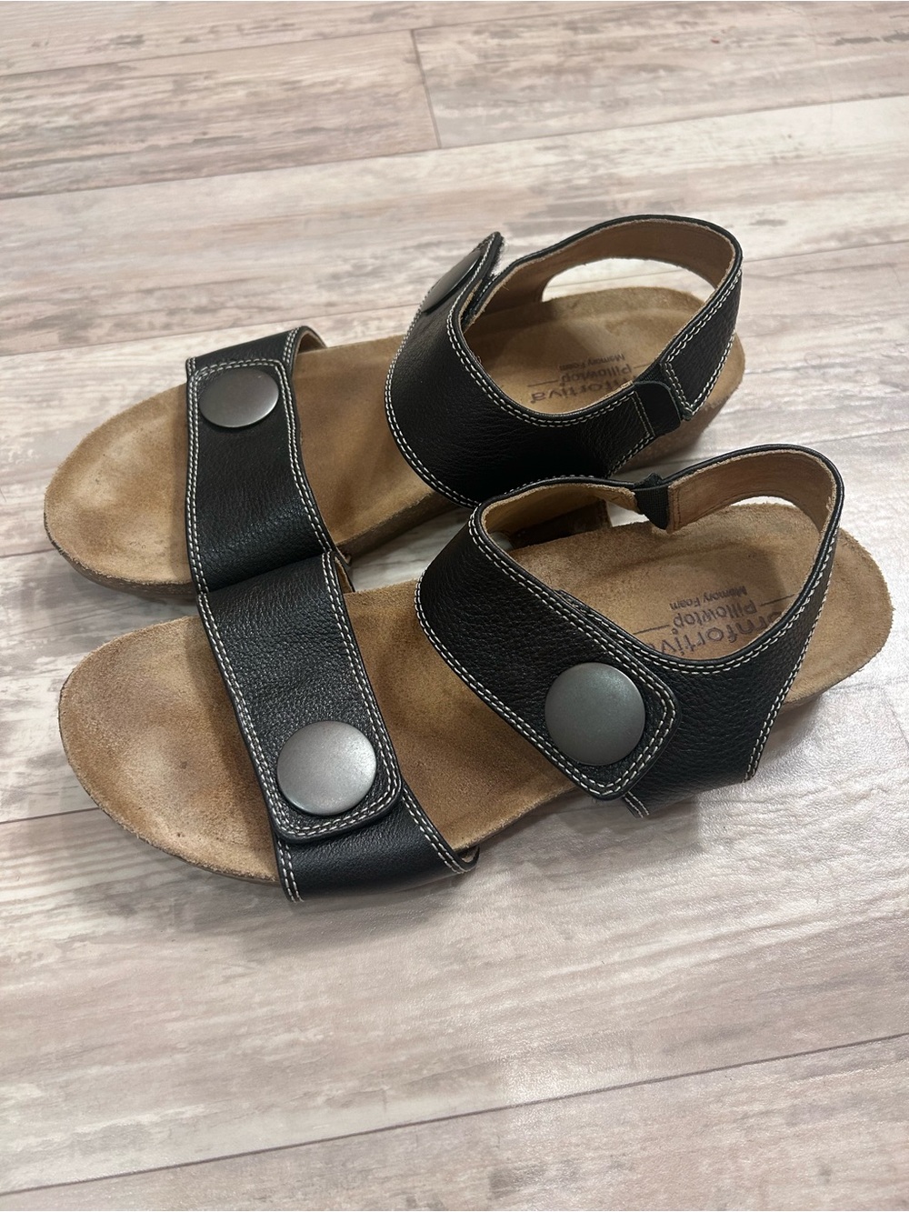Comfortiva Pamela II Black Two-Strap Comfort Sandals with Button Detail Size 7.5